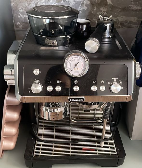 Рабочая кофемашина Delonghi
