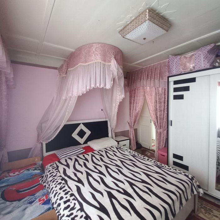 Уй, ховли сотилади, яхши махалла, яхши локация.