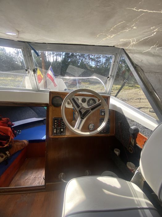 Barca Daycruiser cu motor