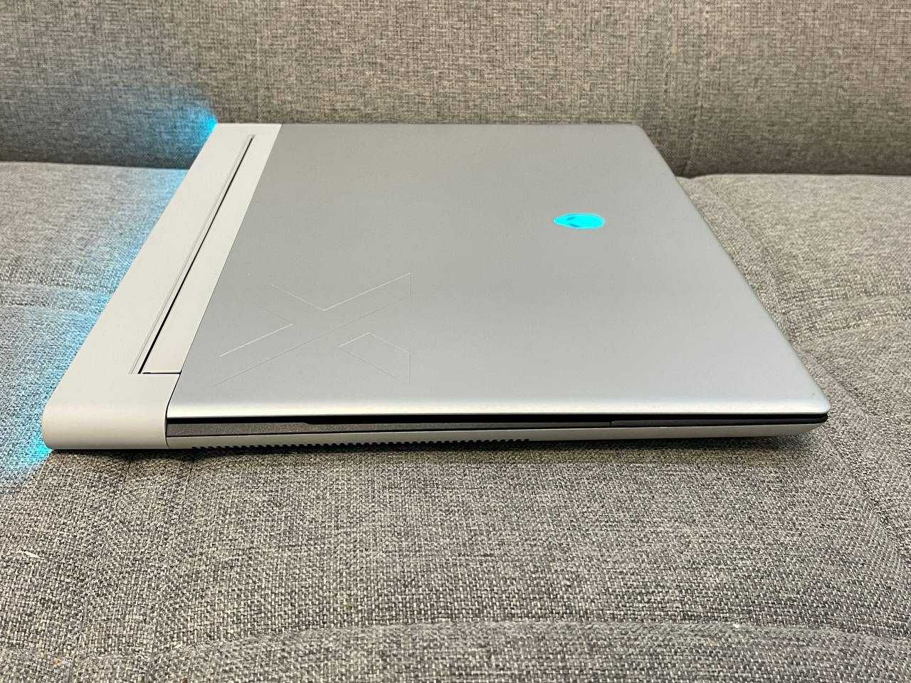 Dell Alienware X16 /I7 13700H /  16Gb / 1TB / RTX4070 - 2K *240GHz