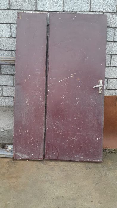 Темыр есык сатылады.