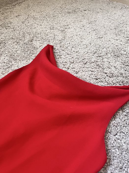 яркое красное платье для танцев