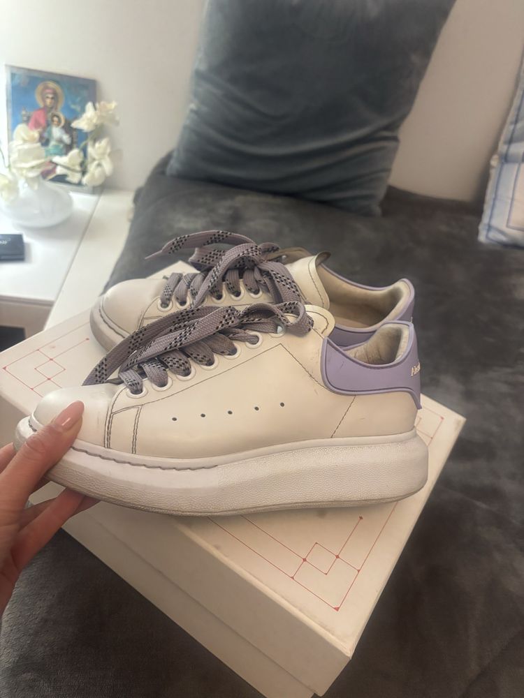 Оригинални дамски кецове Alexander Mcqueen ,добро състояние