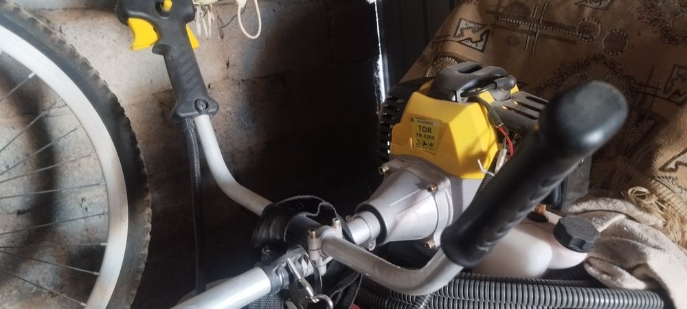 Продам триммер бензиновый