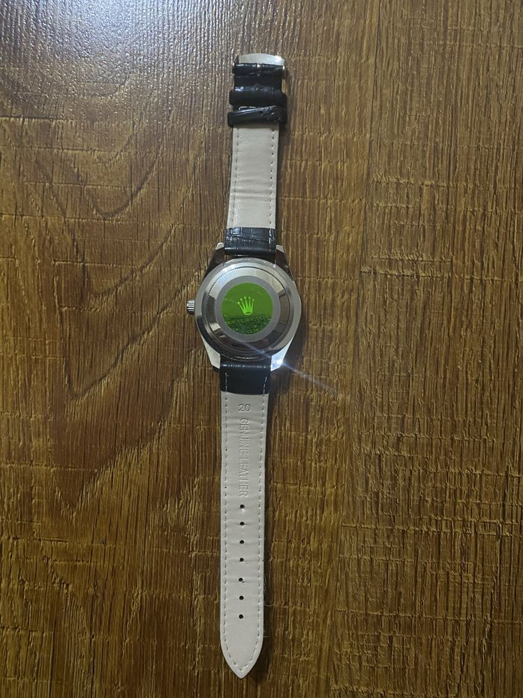 Rolex soat sotiladi