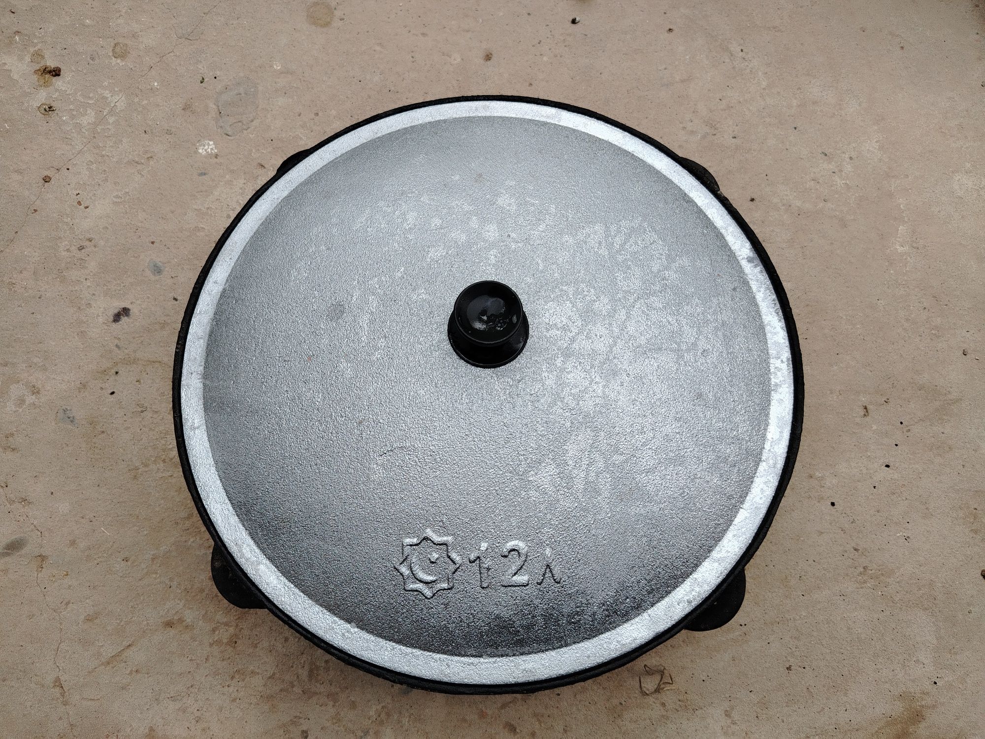 SSSR paytidagi chugun qozon sotiladi