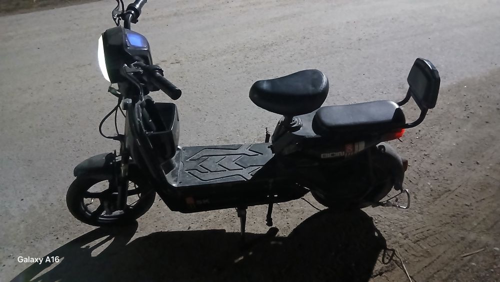 Мопед ск8 в нормальном состояние гарантия 2 дня ездил на нём 1,5 года