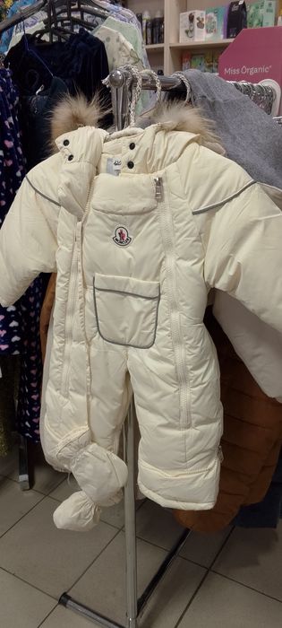 Продам детский комбинезон МONCLER