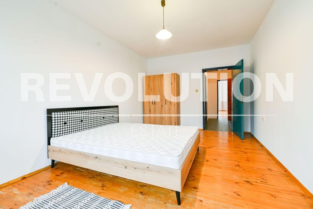 Тристаен апартамент в ж.к. Гео Милев