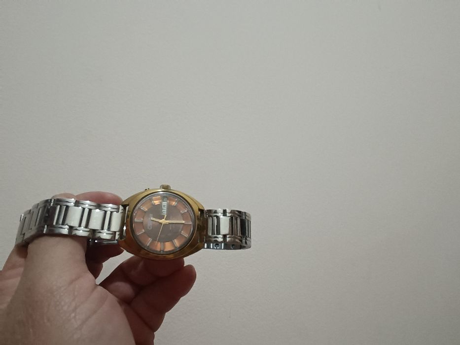 Срочно продам часы Слава  AUI