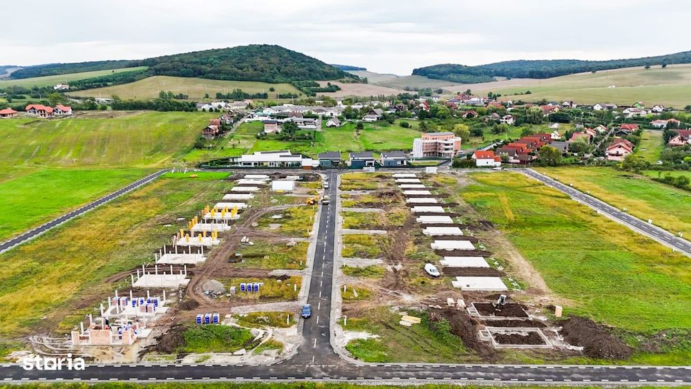 Case la cheie in Sg de Mures, 7 arii teren , 4 camere, semineu,2 bai