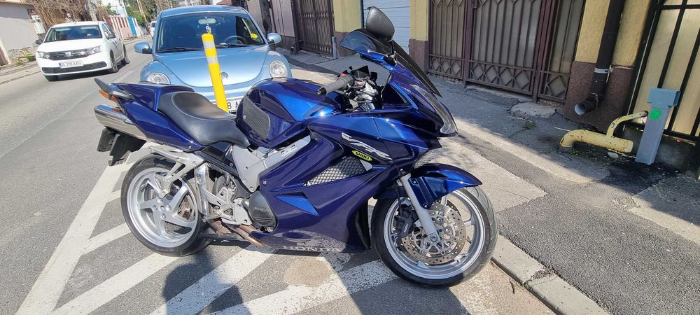 Honda vfr 800 v-tec
