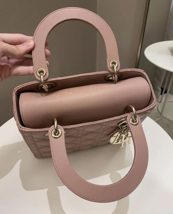 Geanta damă,model Lady, logo metalic, saculet, etichetă