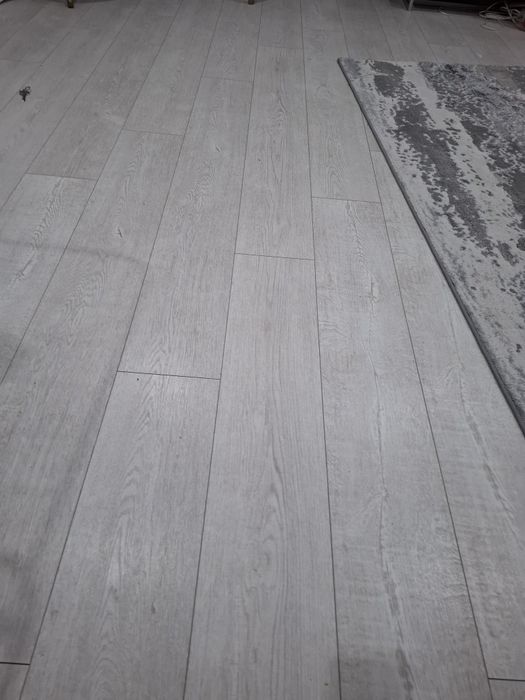 Vând parchet laminat