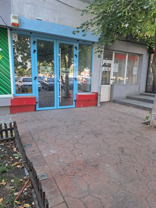 Închiriez spațiu comercial Hcc