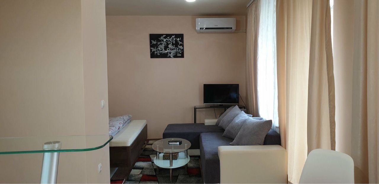 Дава се под наем Едностаен апартамент в София, Борово - 41 кв.м за 331.5 € - Снимка #1