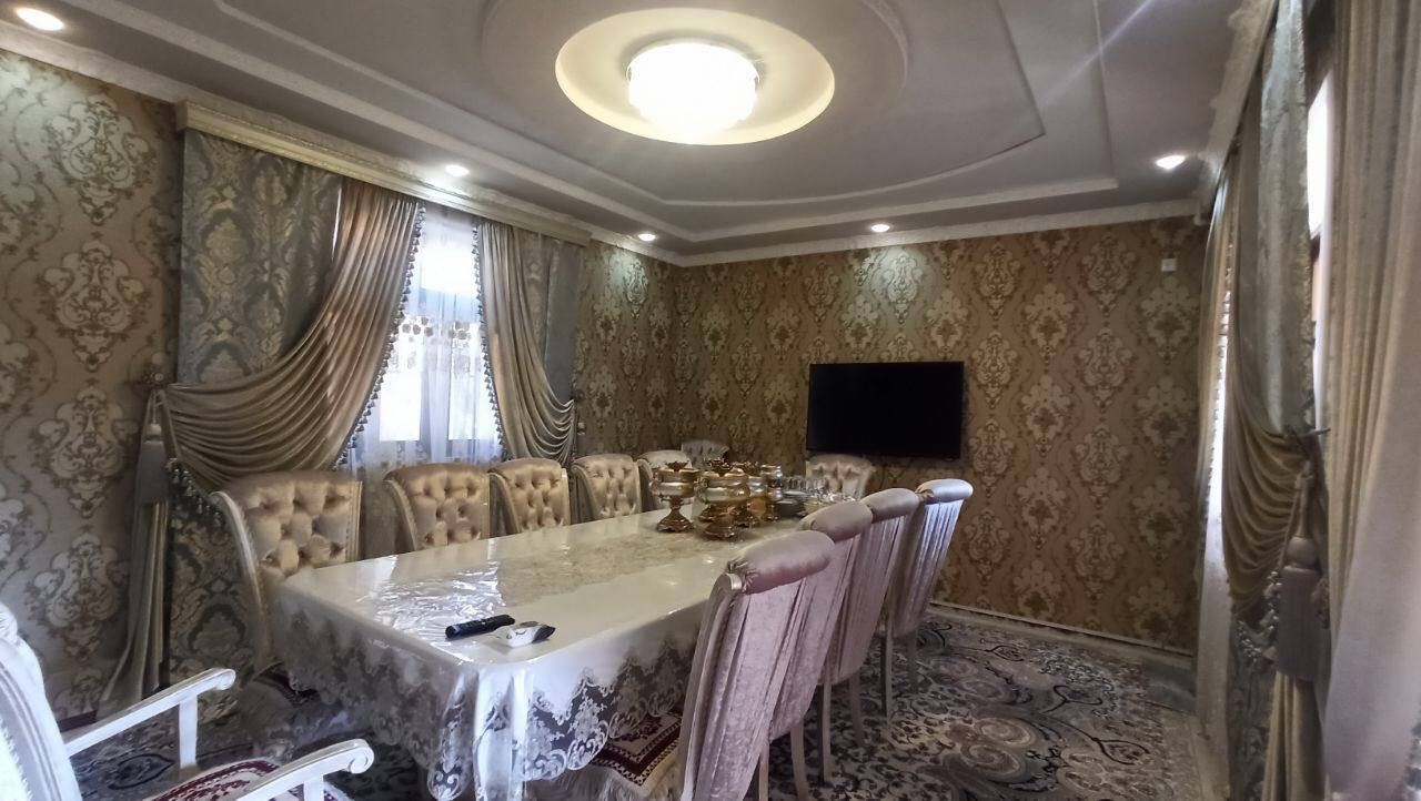 Ҳовли сотилади! Олим полвон Иподром бозори