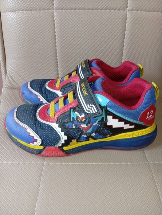 Светещи маратонки Geox, номер 34, цена 20лв