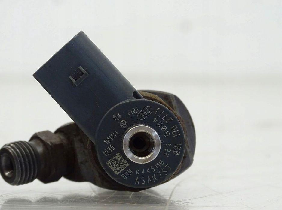 Injector VW Sharan 2.0 TDI euro 5 cod 03L130277J
