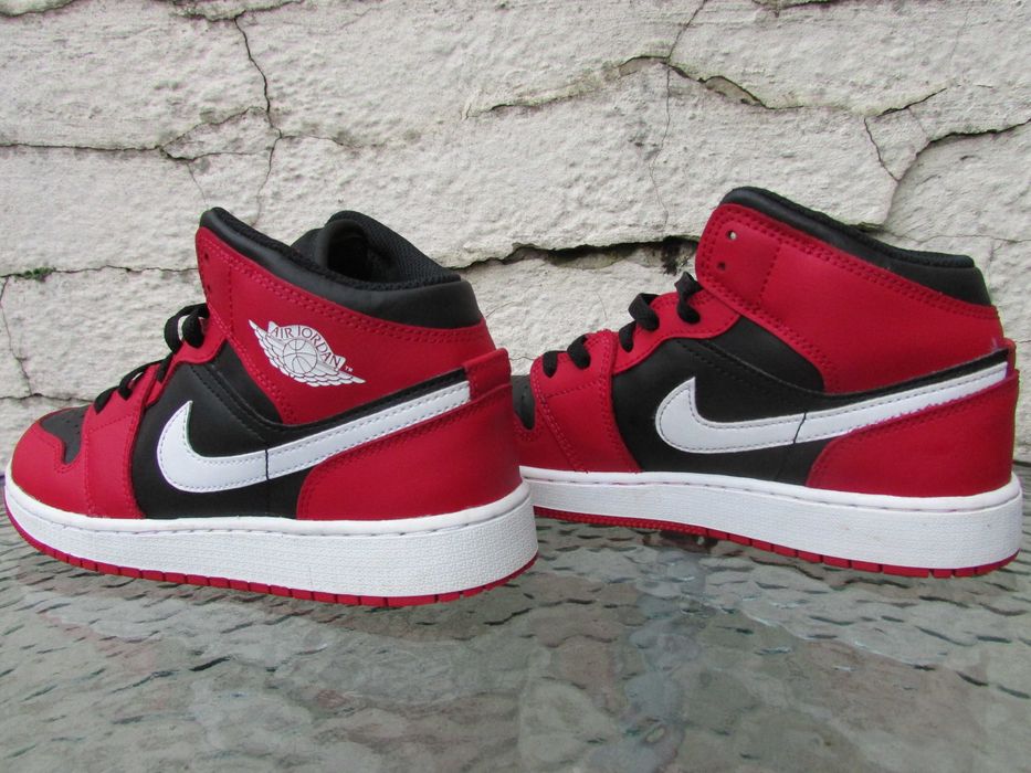 Юношески маратонки Nike Air Jordan 1 Mid