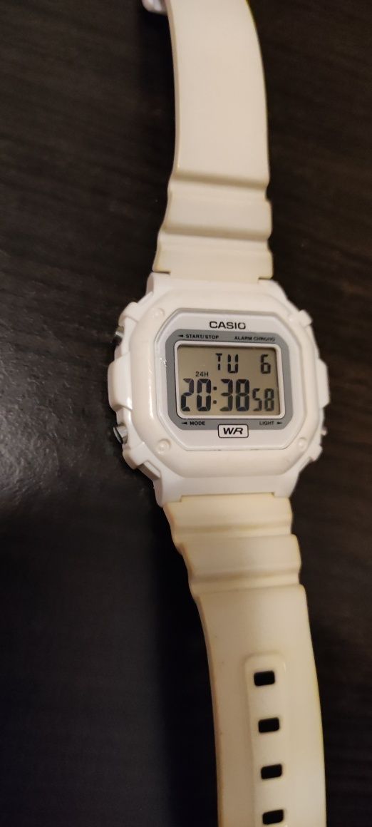 Ceas Casio White