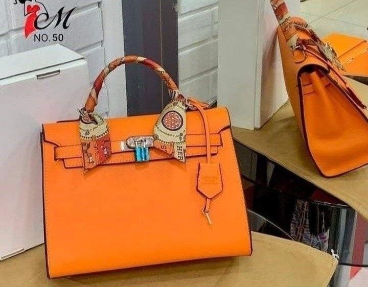 Genti dama(dimensiune medie 35 cm și mare 41cm,accesoriimetalice,sacul