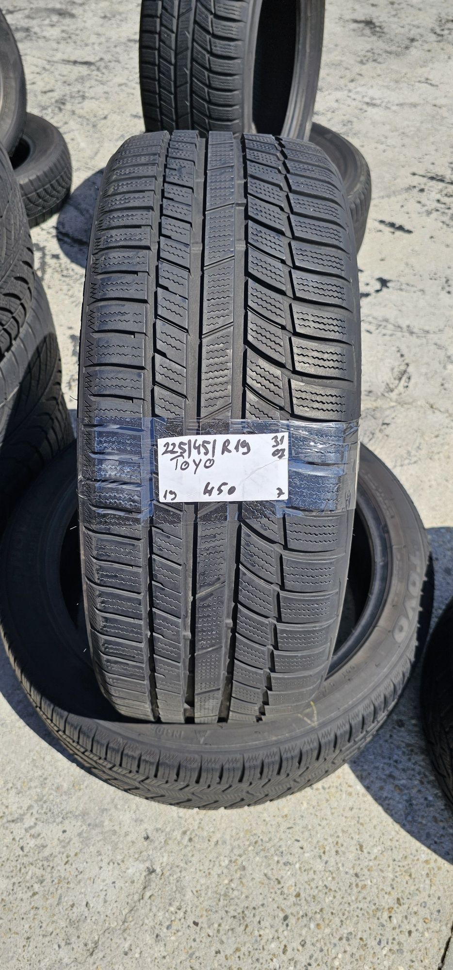 225 45 R 19 Toyo iarna