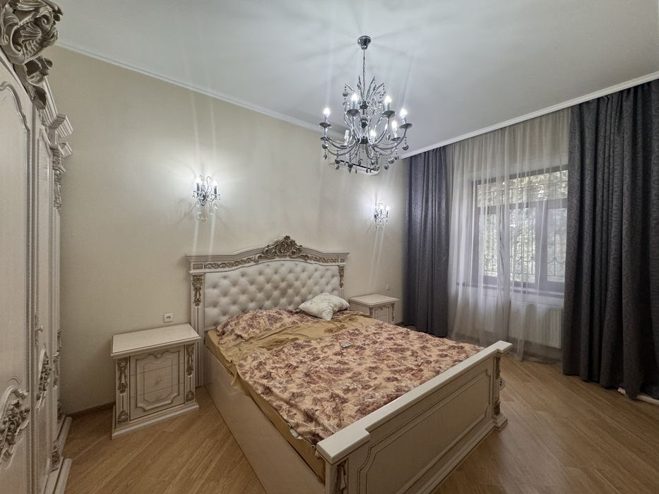 Аренда дома центр. Ориентир Дархан ул. М.Ганди. 500 кв.м. 5 комнат