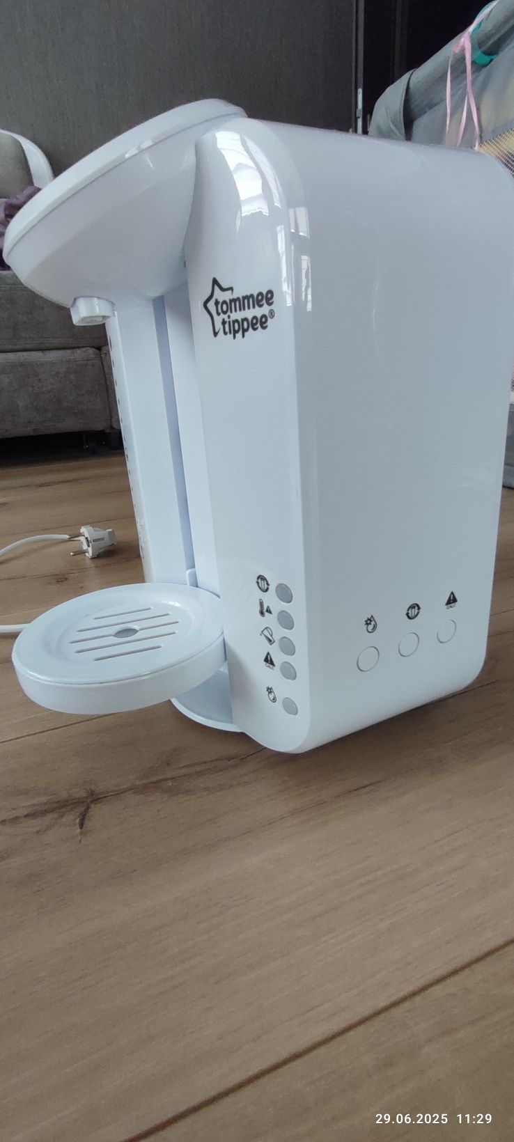 Tommee Tippee Електрически уред за приготвяне на адаптирано мляко