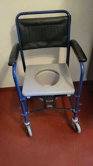 Кресло инвалидной. Ходунки. Трости