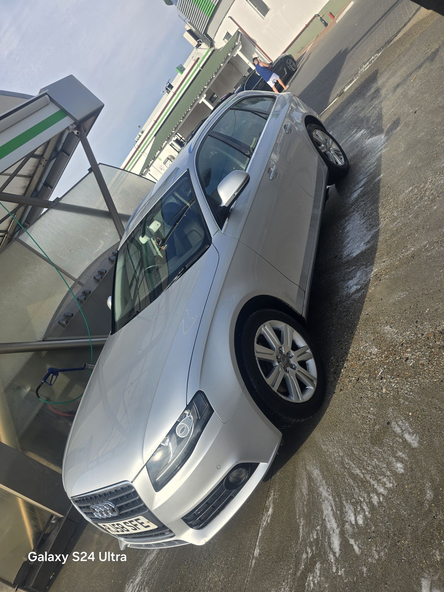 Usi audi a4 b8 break  LX7W echipate cu geam și macara