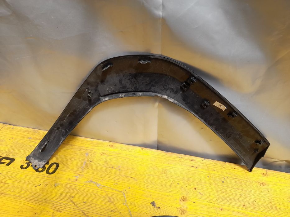 Лайсна калник  тойота ярис крос 2022г Toyota jaris Cross