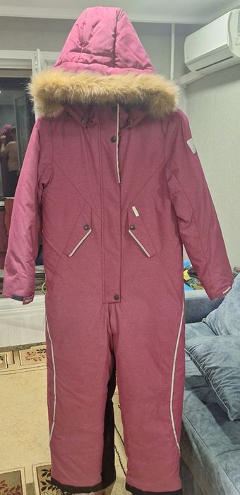 Продам зимний комбинезон для девочки