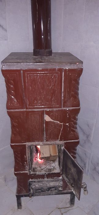 Vând urgent soba de teracota