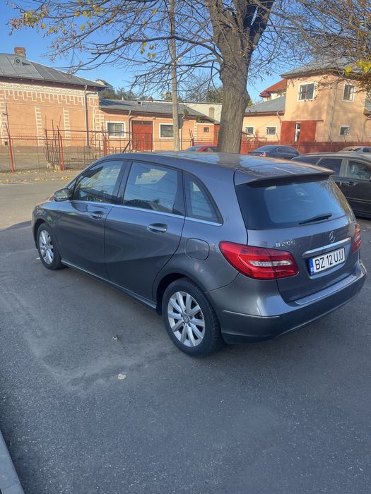 Mercedes-benz b200