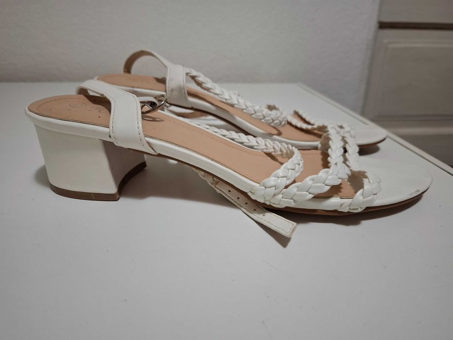 Sandale albe nr 41