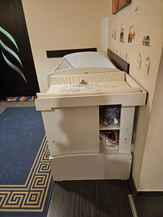 Patut bebelusi complet cu comoda si masa de infasat – stare buna