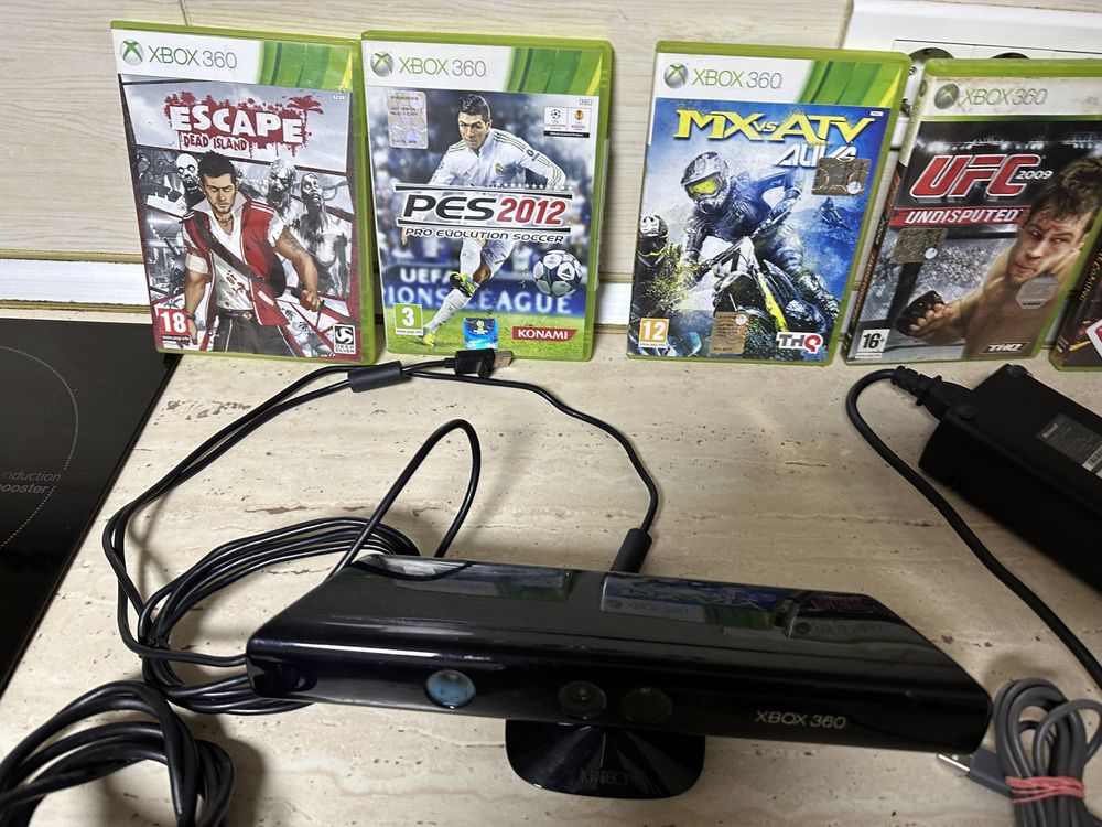 Xbox 360 cu doua manete si jocuri