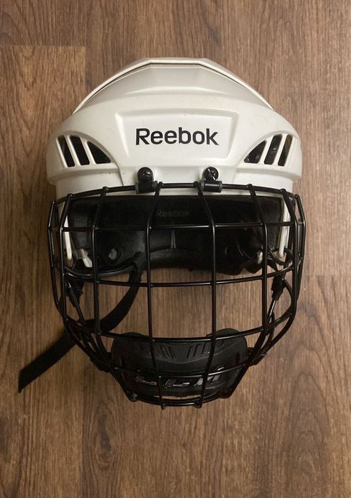 Продам Хоккейный Шлем