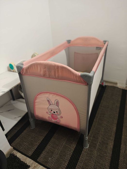Pătuț roz bebelusi