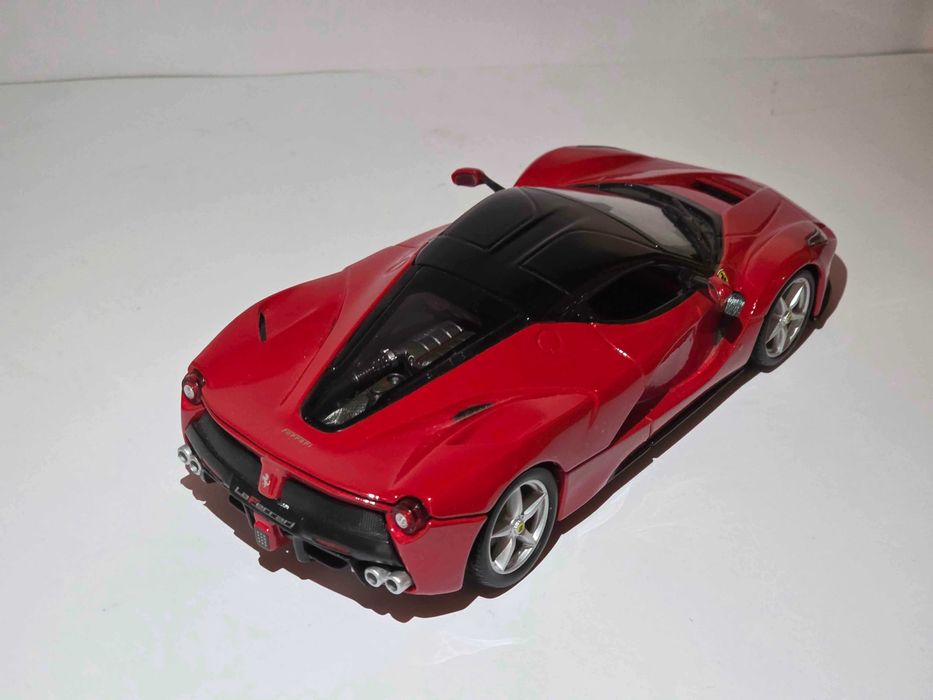 Macheta Ferrari LaFerrari – Ixo / BBurago (1:24)