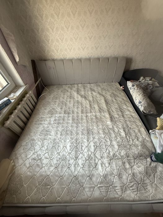 Продам двуспальную кровать