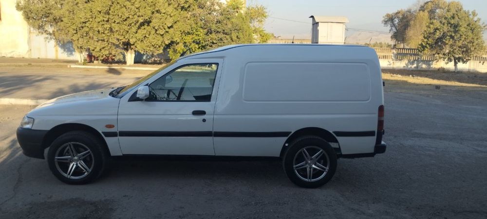Ford Escort sotiladi