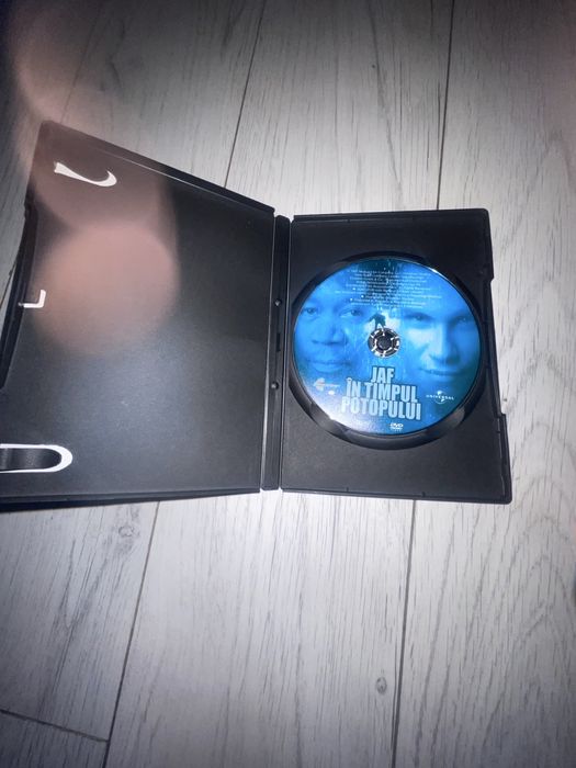 Jaf in timpul Potopului cu Morgan Freeman si Christan Slater