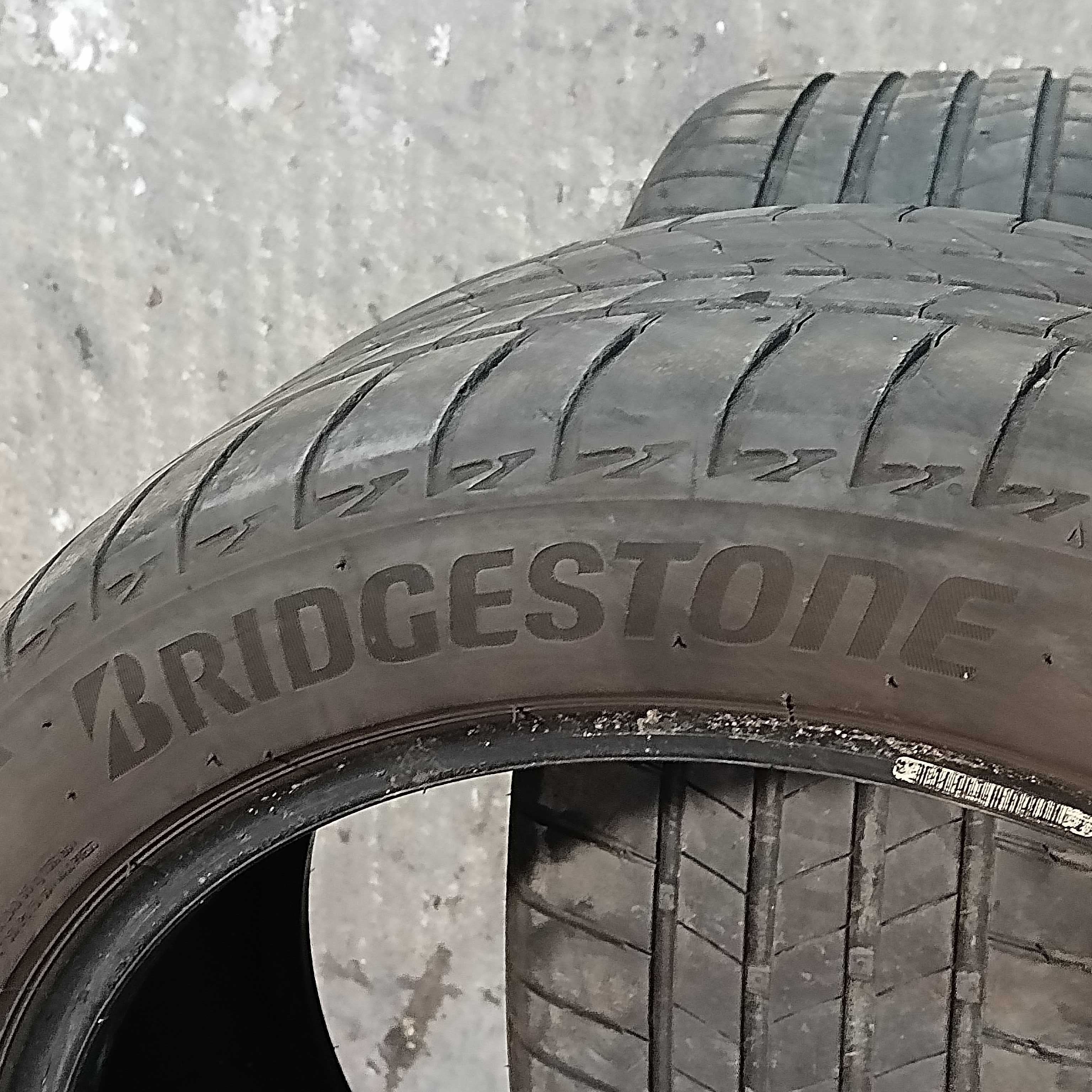 225/45/17    две летни гуми Bridgestone