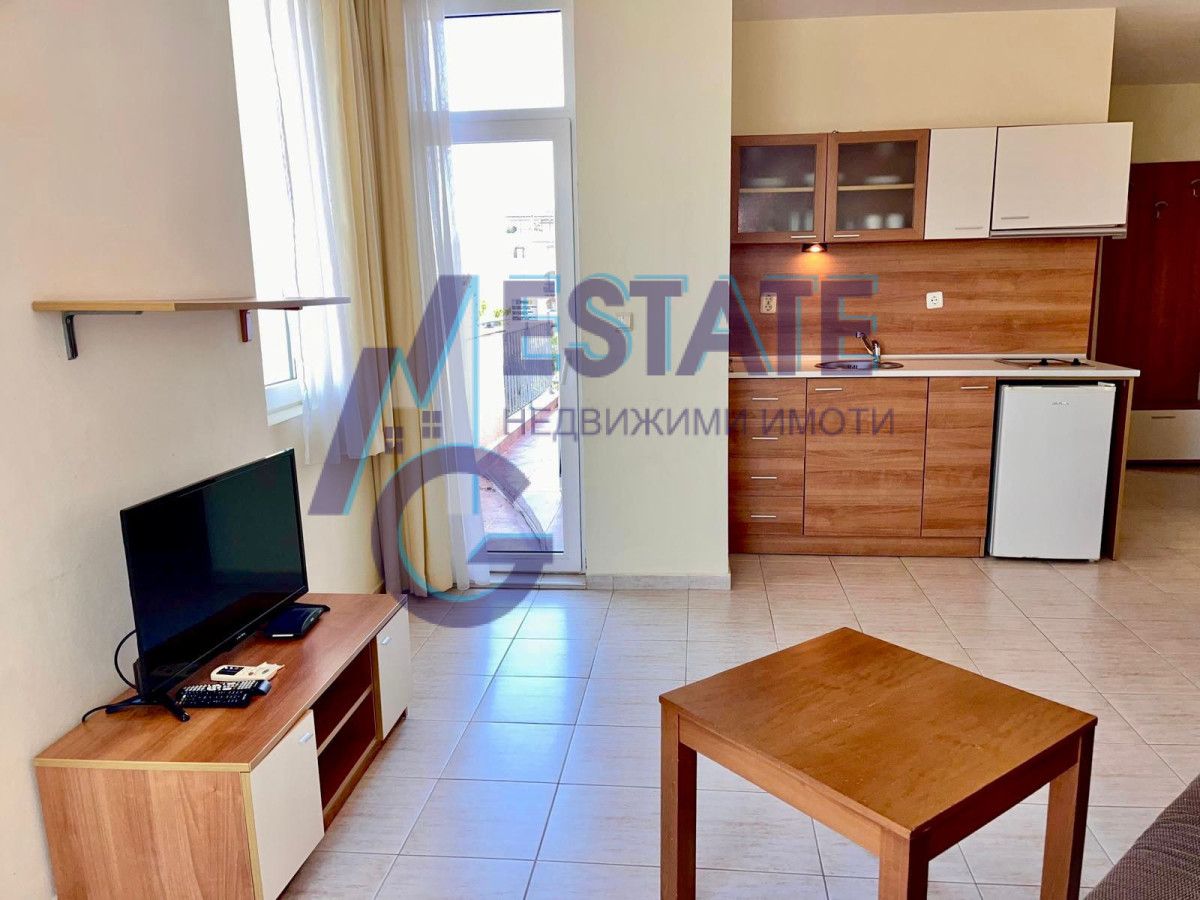 Продажба на 2-стаен апартамент в Слънчев Бряг на 350 м. от морето..