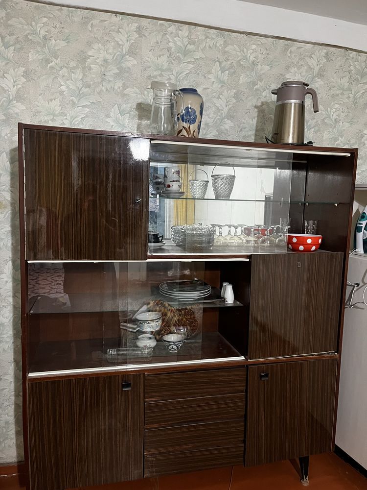 Сервант для посуды и для бытавой кухни