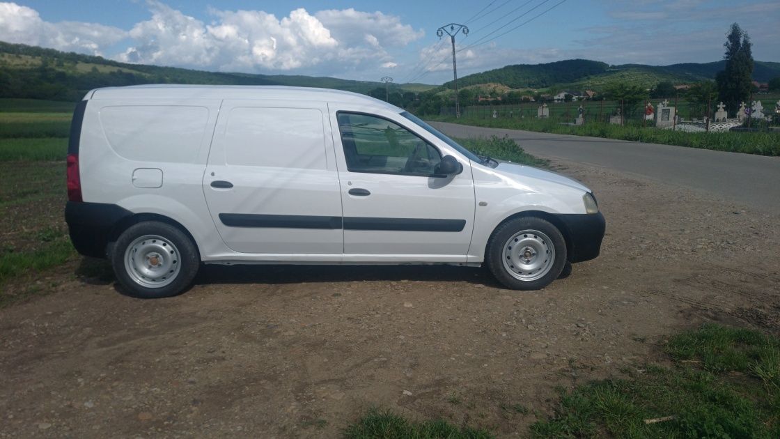 Vând Dacia Logan Van