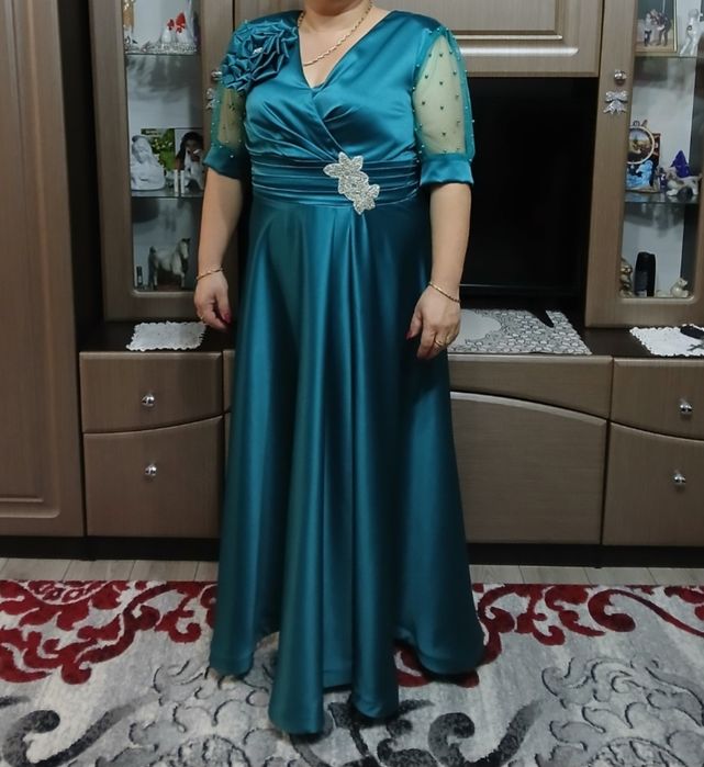 Vând rochie taftă