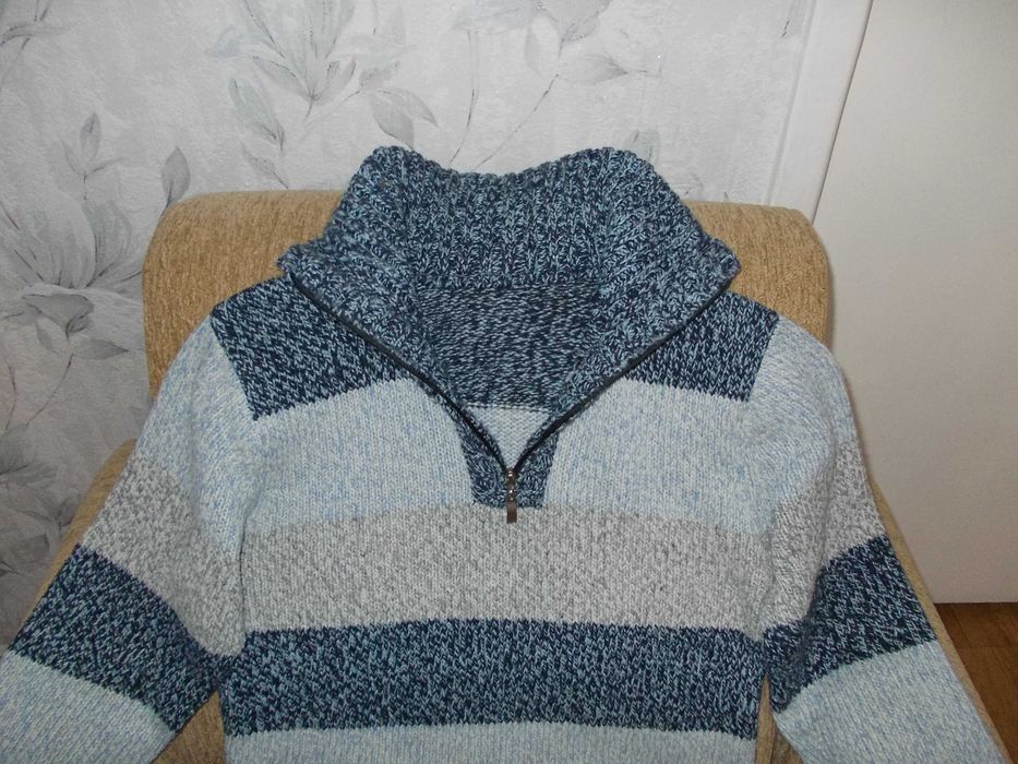 Теплый свитер, размер 46.